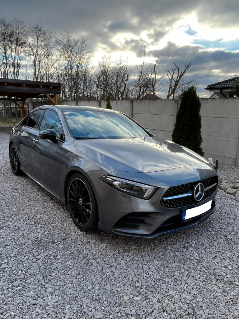 A180 (benzín), Sedan AMG Line A/T, Strešné okno, Digital Dashboard, R19, Full LED, Cúv. kamera, TOP STAV!