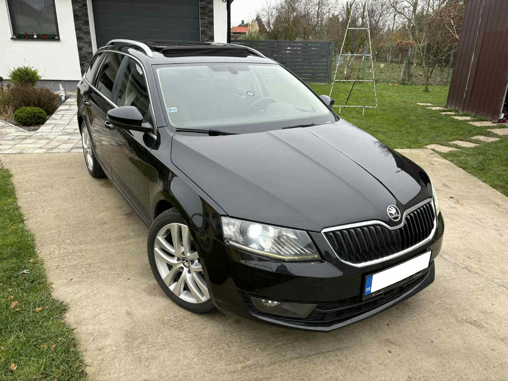 Laurin & Klement 2.0 TDI DSG, Panoráma, CANTON, Výhrev, Sezónne prezutie, Cúv. kamera