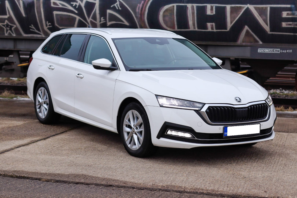 Style 2.0 TDI DSG, Head up displej, Virtual Cockpit, Výhrev, 