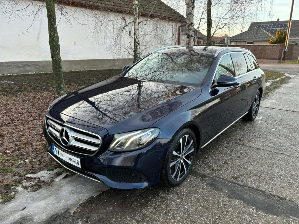 220 d, 4MATIC, 143 KW, 9st. A/T, ODPOČET DPH !!! Krásny kúsok v perfektnom stave!